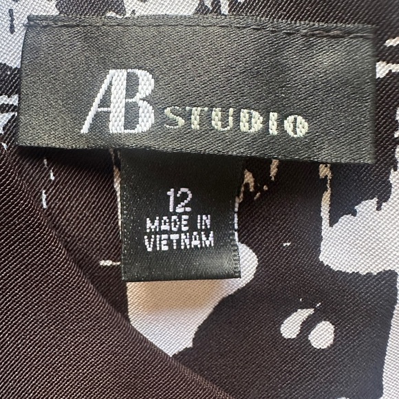 AB Studio Black & White Abstract Print Sleeveless Sheath Dress - Picture 5 of 5